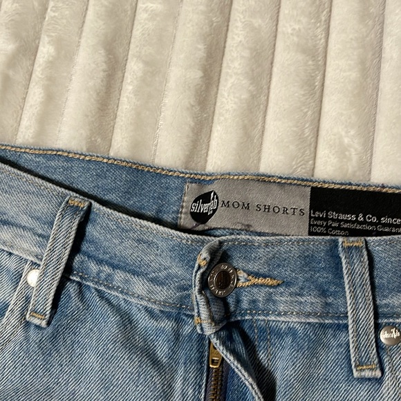 Levis SilverTab Mom Short | Size 32 - Picture 8 of 13